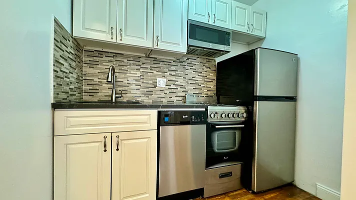 Rented by HOLTON REAL ESTATE INC. | media 10