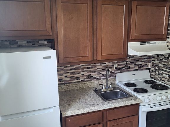 2nd image of 328 Highland Pkwy APT 2