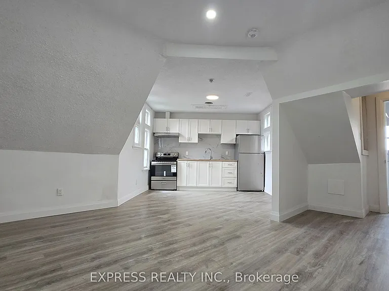 252 James St S #301 — Photo 3