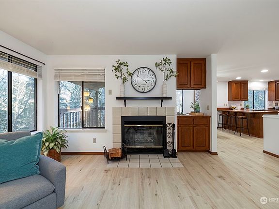 5th image of 8164 Autumn Hills Place NE