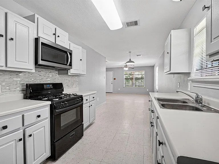 11411 Roandale Dr — Photo 18