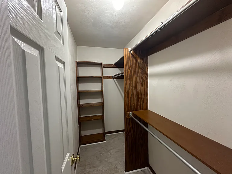 909 Chigwell Rd — Photo 29