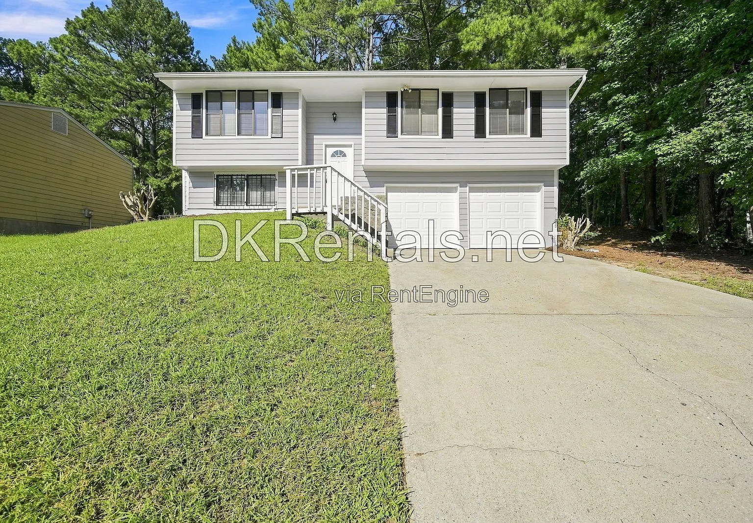 3 bed, 1.5 bath, 1054 sqft, $1,695 — Photo 1