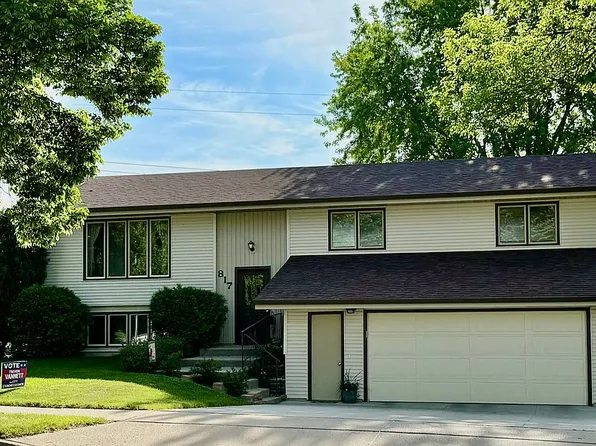 817 N 33rd St, Bismarck, ND 58501