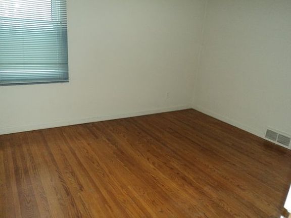 5th image of 3420 Riverview Ct