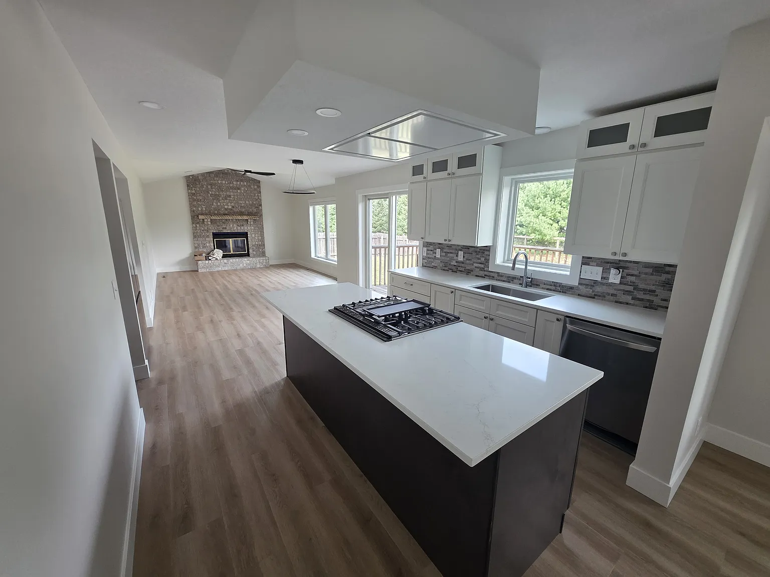 4 bed, 2800 sqft, $4,575 — Photo 2