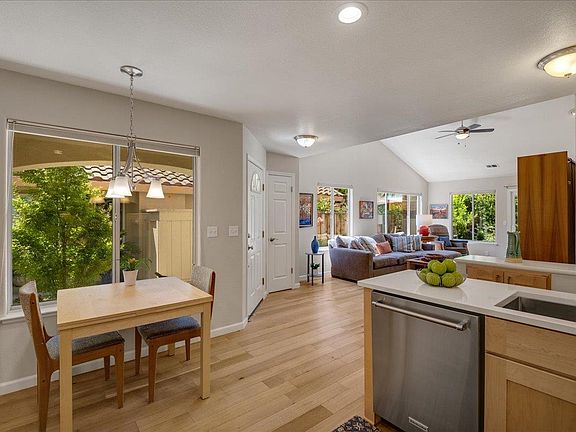 5th image of 16977 Sugar Pine Dr