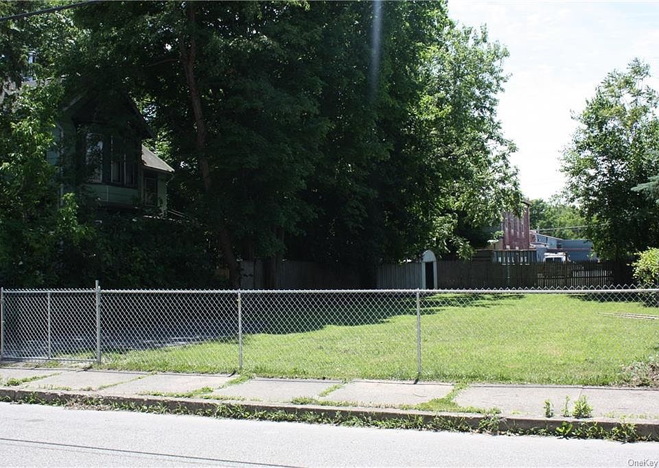 2nd image of 139 Front St