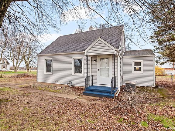 2nd image of 2048 Richards St