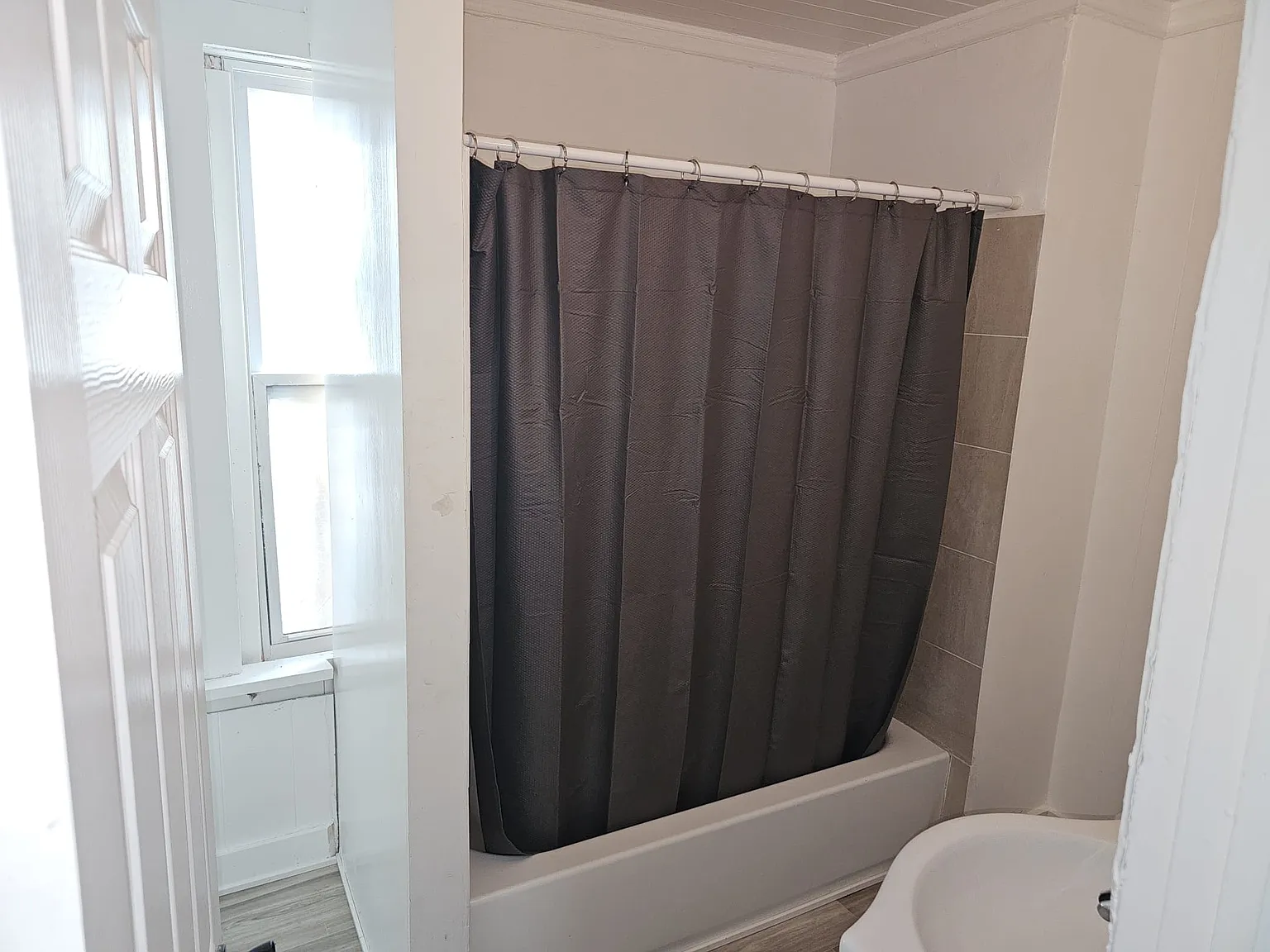 3 bed, 1053 sqft, $1,800 — Photo 3
