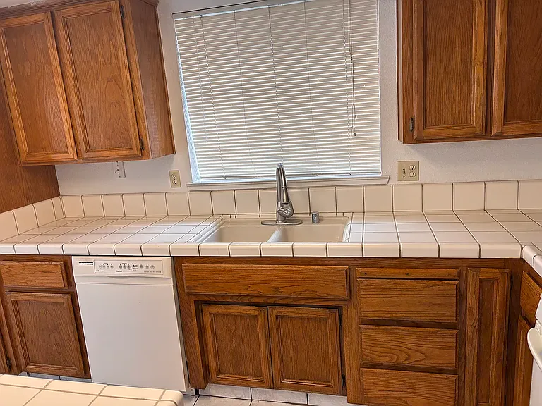 7170 Cloverleaf Way — Photo 2