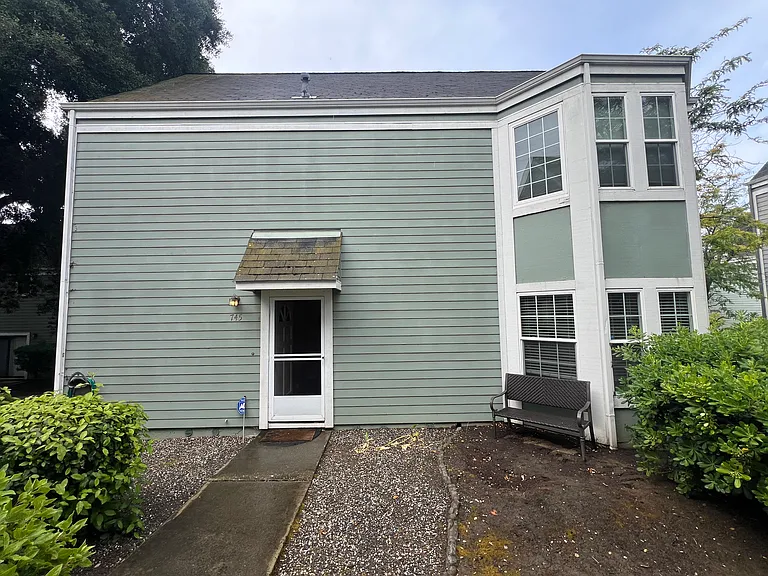 745 E Military St — Photo 11