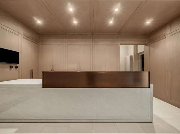 3 Hanover Square image 10 of 12