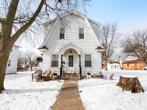 2436 Barker St, Clinton, IA 52732