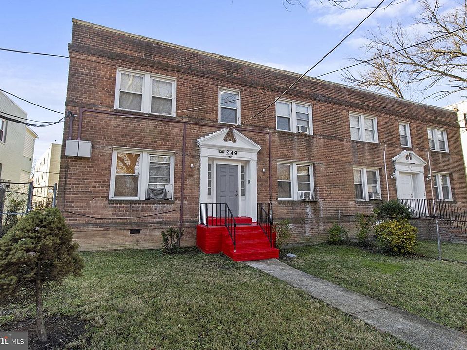 1st image of 249 Newcomb St SE