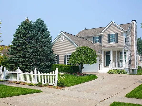 1300 Pondview Ln, Oxford, MI 48371