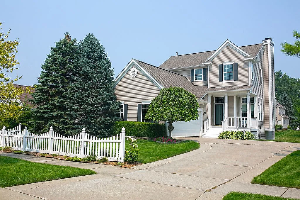 1300 Pondview Ln photo 1