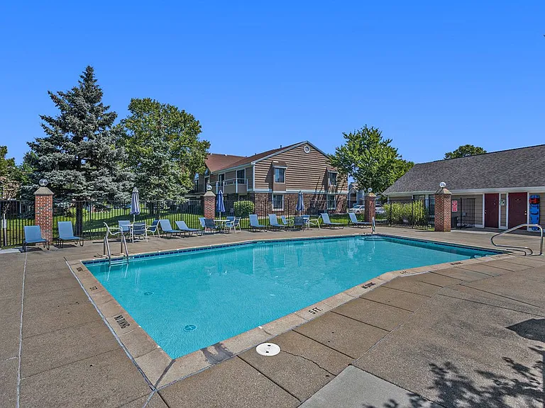 Hampton Lakes Apartments — Photo 36