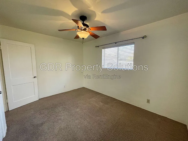 5703 Princess Jeanne Ave NE — Photo 15