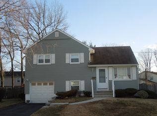 3 Terrill Rd, Edison, NJ 08820