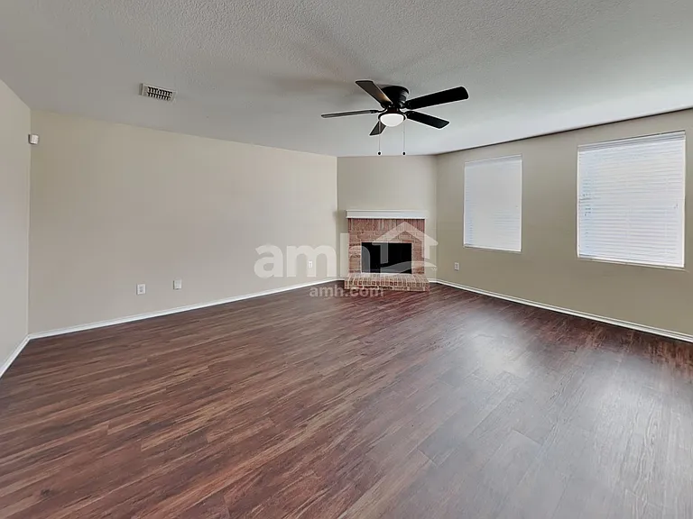1021 Bumble Bee Dr — Photo 7