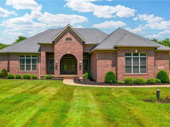 11383 Rolling Meadows Dr, Garrettsville, OH 44231