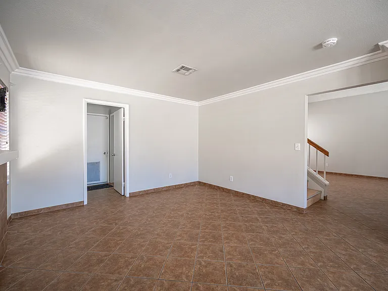7660 Kalmalii Ave — Photo 2