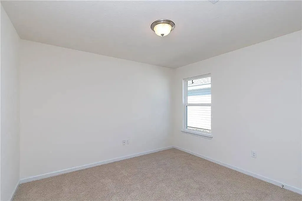 2512 Thornbury Loop - 1 — Photo 2