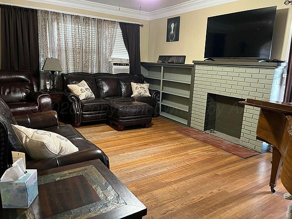 2nd image of 1704 S Hughes St