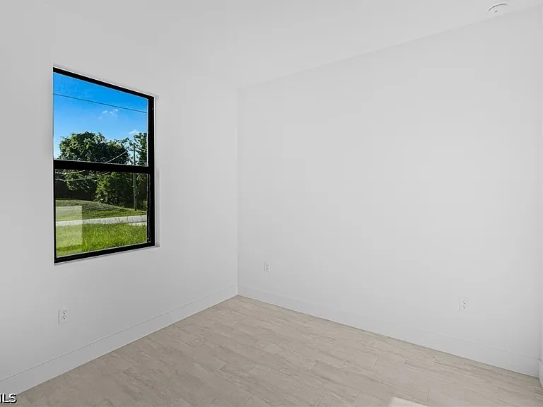 2220 Kenneth Ave S — Photo 7