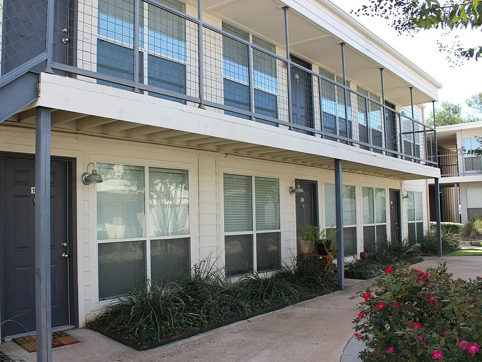Carillon Apartments