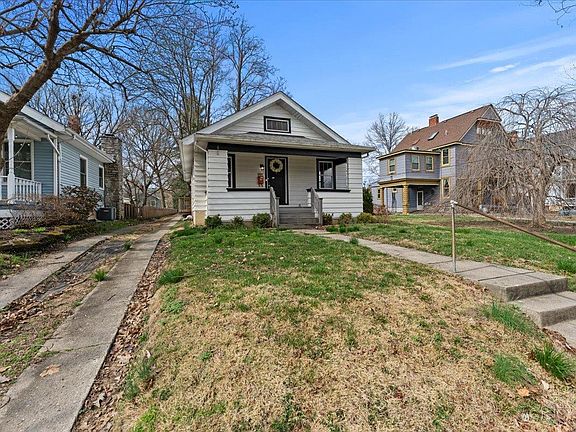 2nd image of 221 Crescent Ave