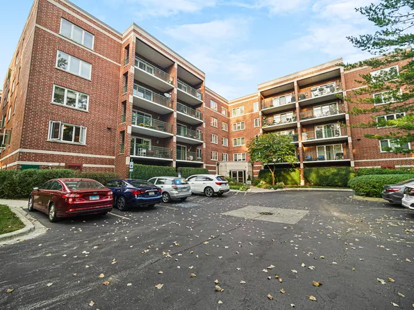 5320 N Lowell Ave APT 409, Chicago, IL 60630
