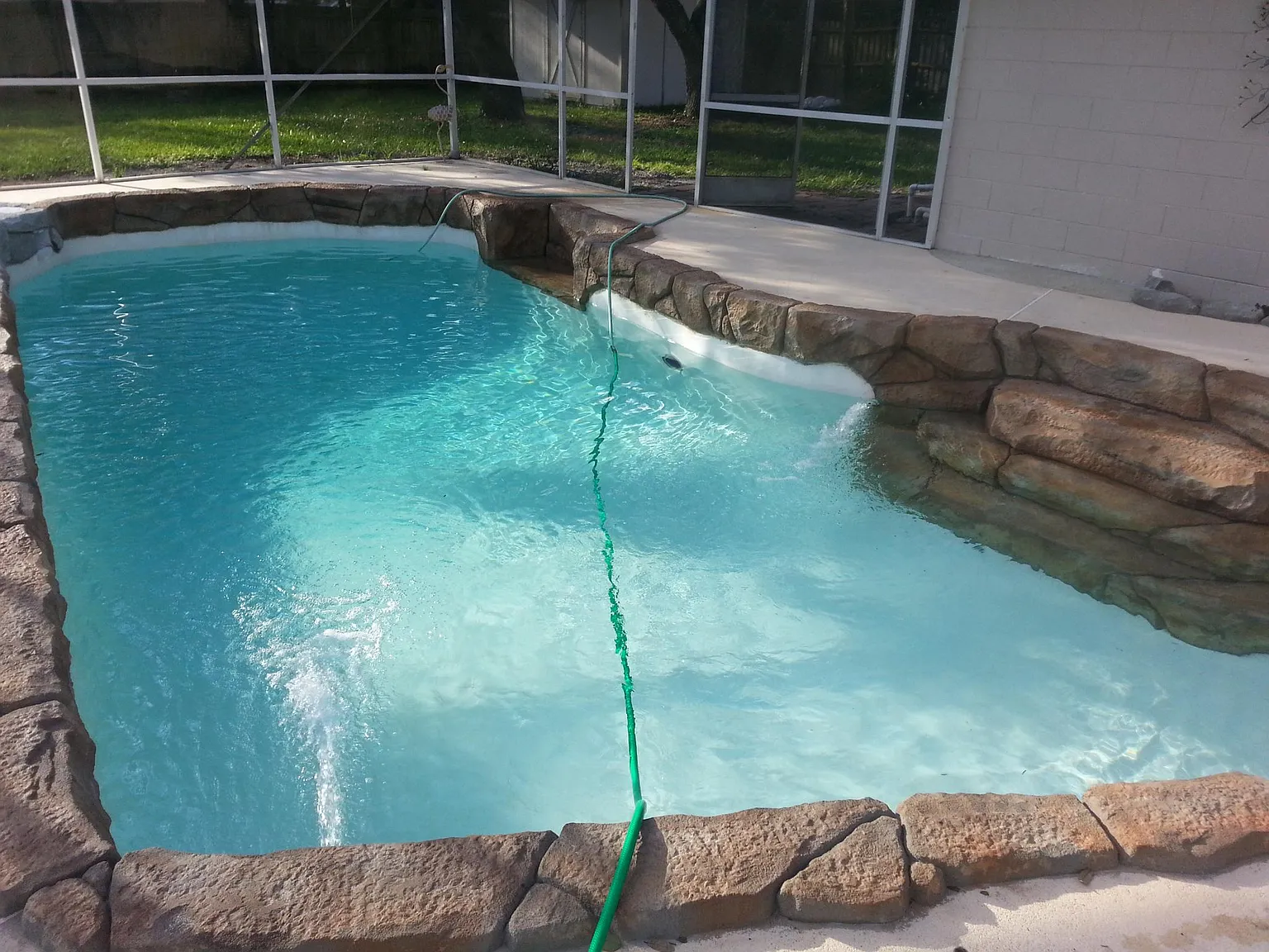 3 bed, 1.5 bath, 1392 sqft, $2,600 — Photo 3
