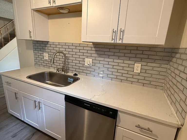 219 5th Ave — Photo 9