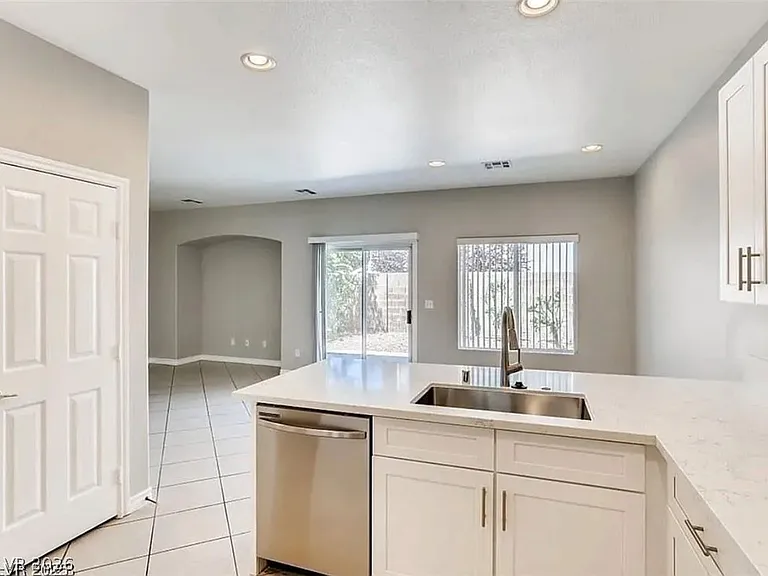 227 Charming Ct — Photo 8