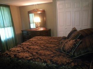 117 Wilkes St APT 6, Berkeley Springs, WV 25411