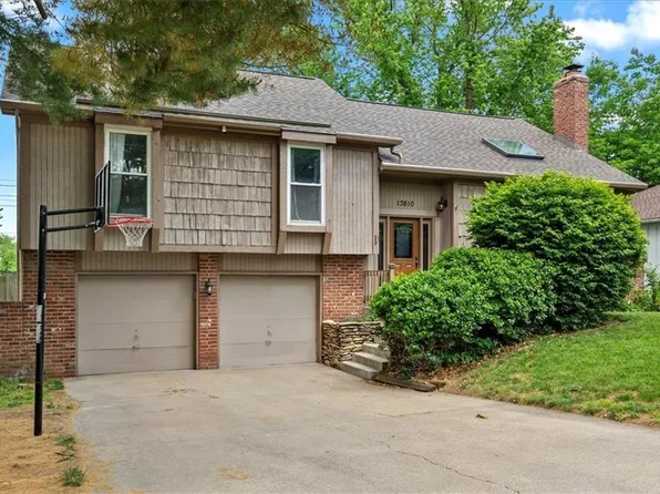 13810 W 69th St, Shawnee, KS 66216