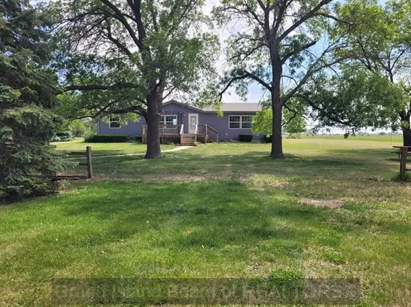 608 1st St, Glenvil, NE 68941