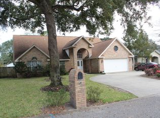 12 Kimbrough Dr, Mary Esther, FL 32569