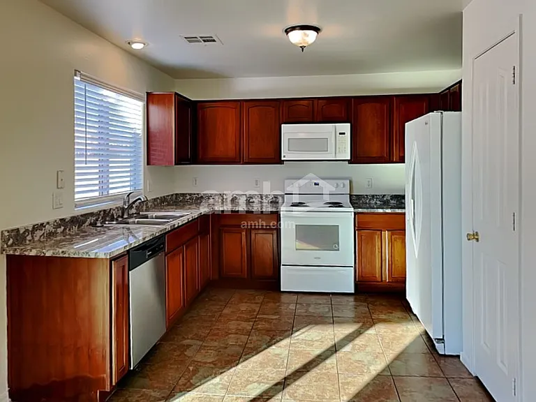 21967 W Sonora St — Photo 7