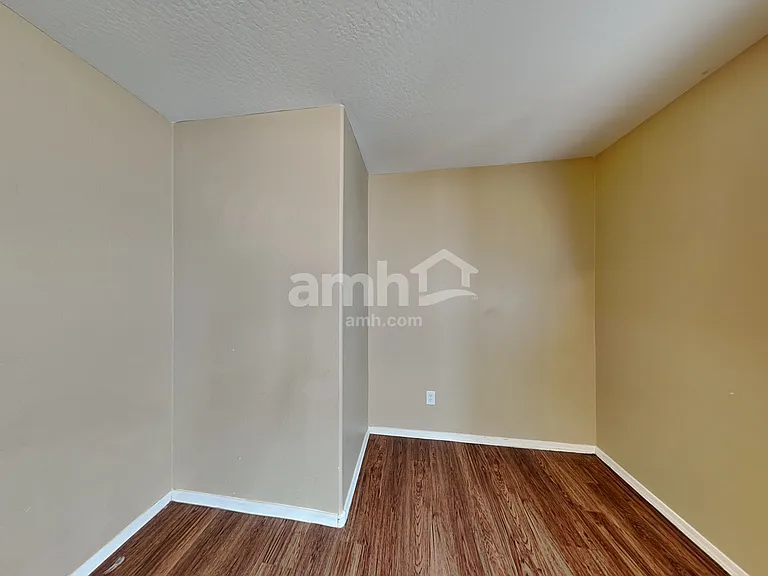 2324 S 238th Ln — Photo 16