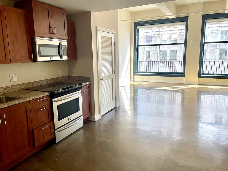 The Metropolitan Lofts — Photo 40