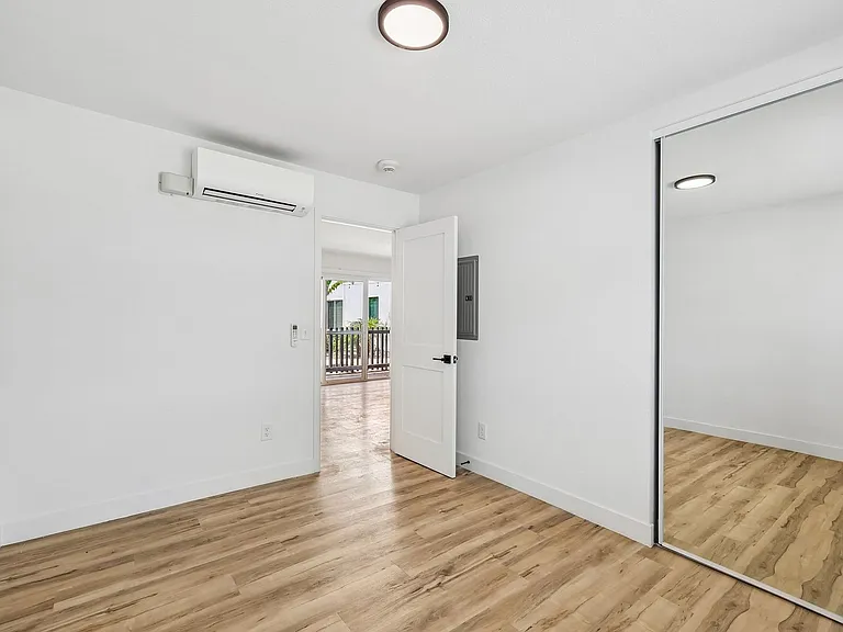 The Crest |NEWLY Renovated Studios, Lofts, 1, 2 & 3 Bedroom Homes Near the Beach — Photo 107