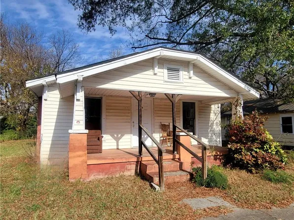 1203 Pearson Pl, High Point, NC 27260