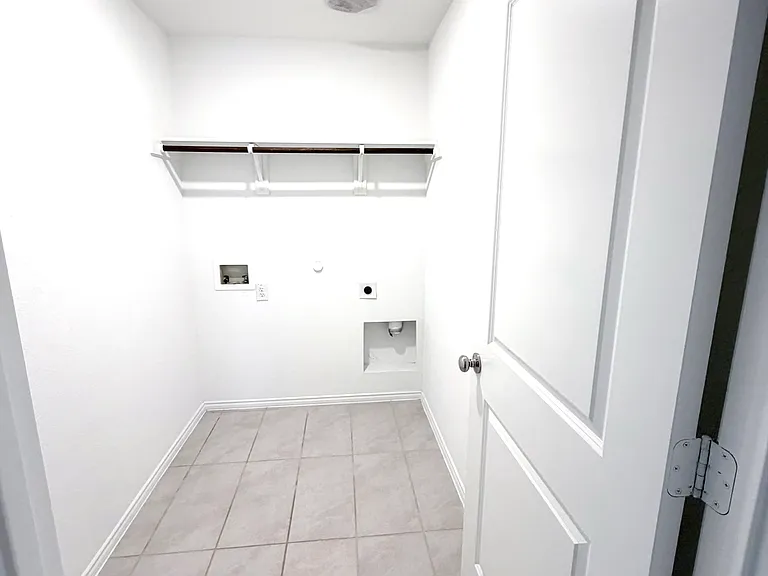 14045 Ilderton St — Photo 18