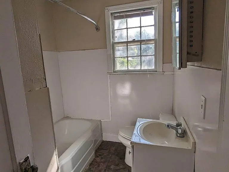 1040 Harbison Dr — Photo 8