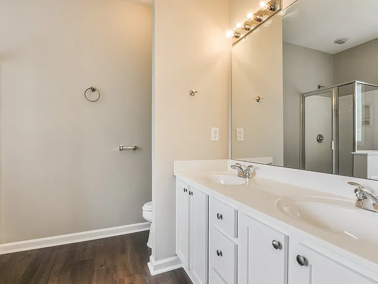607 Bellefont Ct — Photo 9