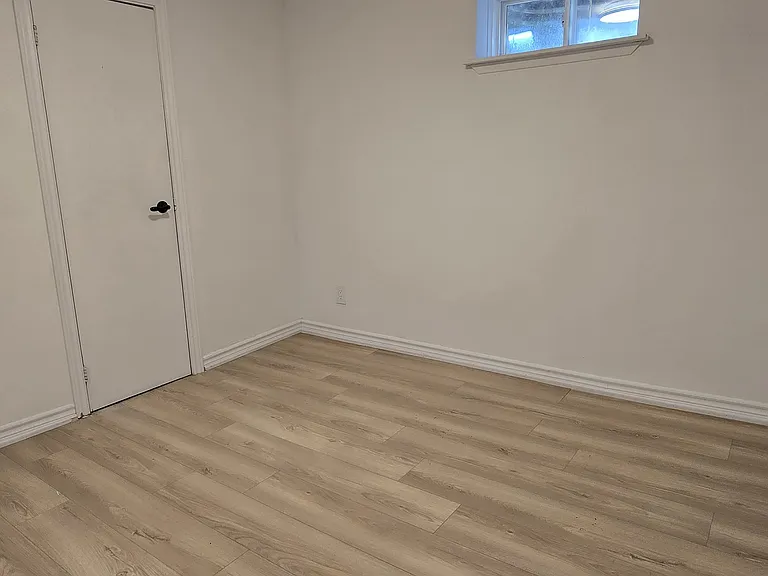 735 Pam Cres #BASEMENT — Photo 7
