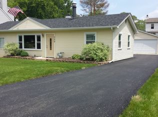 329 Cedarwood Ln, Antioch, IL 60002